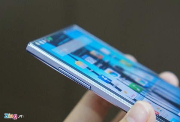 Smartphone không viền của Sharp về Việt Nam giá 7 triệu 12