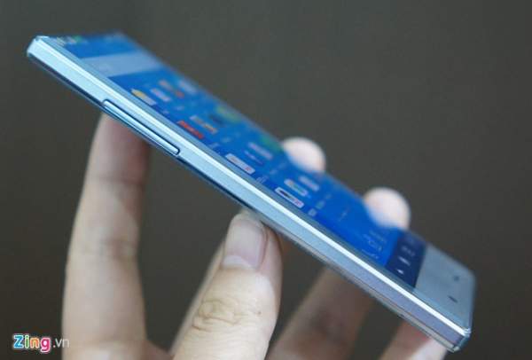 Smartphone không viền của Sharp về Việt Nam giá 7 triệu 11