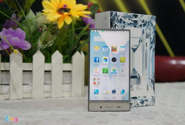 Smartphone không viền của Sharp về Việt Nam giá 7 triệu 2