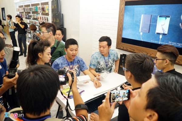 Xếp hàng từ 4h sáng mua Galaxy S6 tại Việt Nam 9