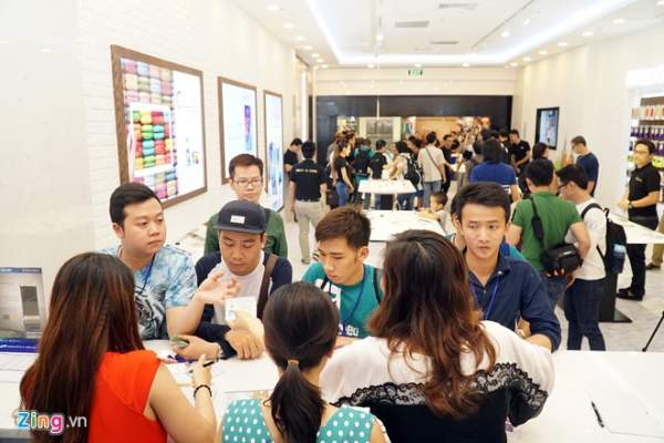 Xếp hàng từ 4h sáng mua Galaxy S6 tại Việt Nam 7