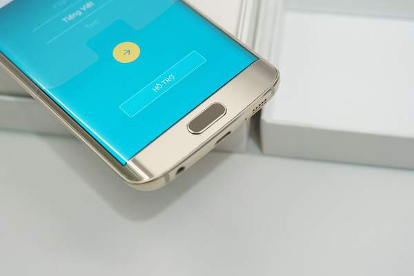 Đập hộp Galaxy S6 Edge chính hãng màu vàng đầu tiên tại Việt Nam 10
