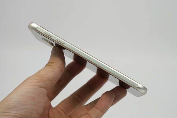 Đập hộp Galaxy S6 gold chính hãng tại Việt Nam 7