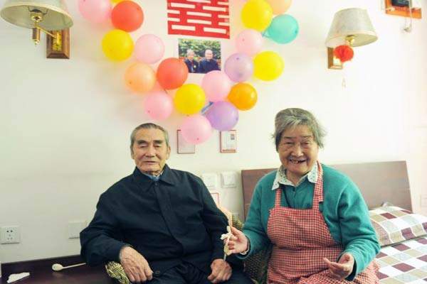 Cụ ông 88 tuổi cưới cụ bà 86 tuổi sau một tháng quen biết 3