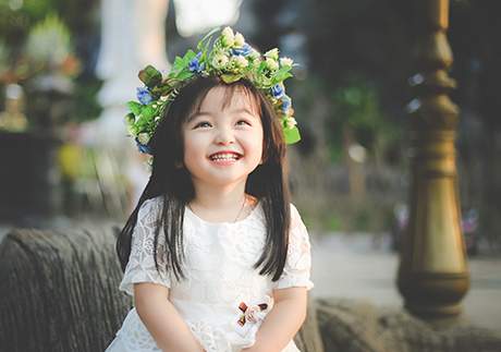 Bé gái 3 tuổi xinh như thiên thần khiến người xem không thể rời mắt 4