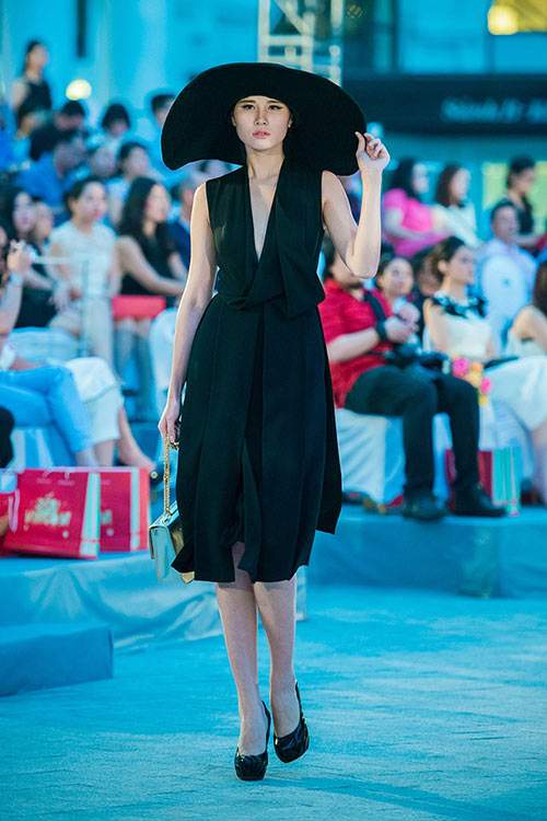 Jennifer Phạm tự tin sải bước catwalk trong Đẹp show 30