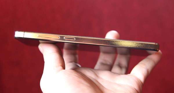 Chiếc smartphone mạ vàng đầu tiên của thương hiệu Việt 6