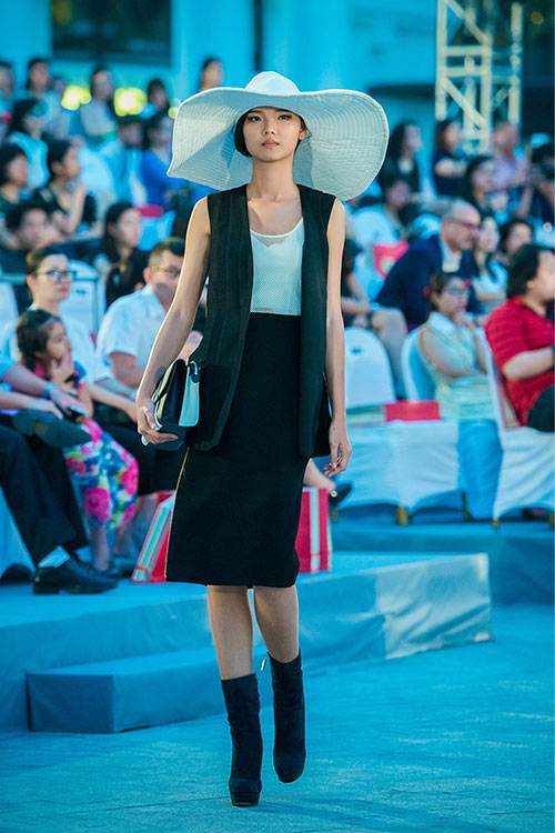 Jennifer Phạm tự tin sải bước catwalk trong Đẹp show 33