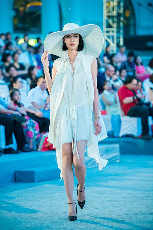 Jennifer Phạm tự tin sải bước catwalk trong Đẹp show 27