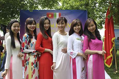 Du học sinh tổ chức ngày hội văn hóa Việt tại Italia 3