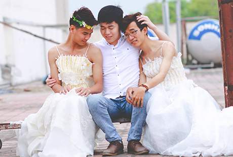 Hài hước ảnh “cưới” của nam sinh ủng hộ hôn nhân đồng giới 9