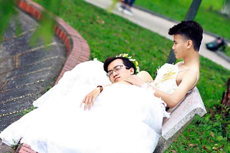 Hài hước ảnh “cưới” của nam sinh ủng hộ hôn nhân đồng giới 7