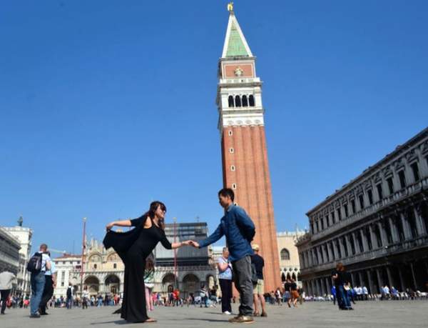 Cặp đôi lệch nhau 20 tuổi nhảy múa trên đường phố Italy 2