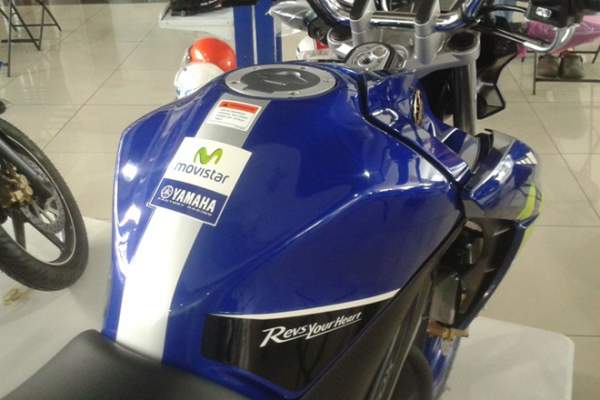 Ảnh chi tiết Yamaha V-Ixion màu xanh MotoGP 2015 7