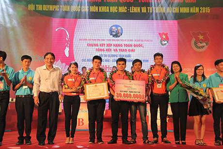 Sinh viên Hà Nội giành giải nhất cuộc thi “Ánh sáng soi đường” 2