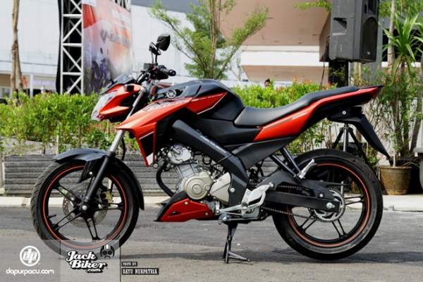 Yamaha ra mắt xe côn tay V-Ixion phiên bản mới 2