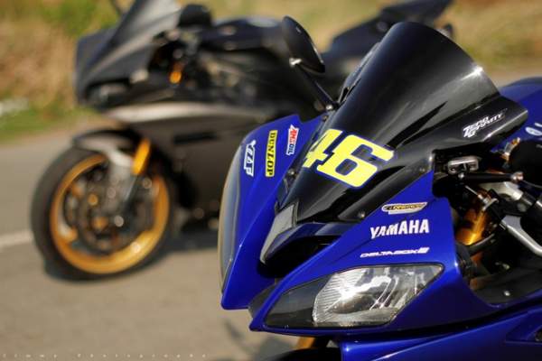 Cặp đôi xe thể thao Yamaha R1 và R6 đọ dáng 10