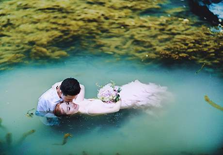 Thêm bộ ảnh cưới trên mặt nước đẹp như mơ 6