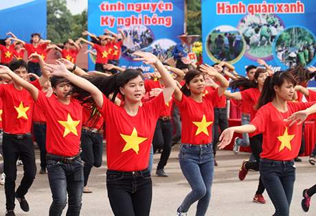 Tuổi trẻ Thái Nguyên nhảy flashmob ra quân mùa hè tình nguyện 2015 4
