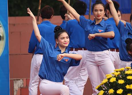 Tuổi trẻ Thái Nguyên nhảy flashmob ra quân mùa hè tình nguyện 2015 10