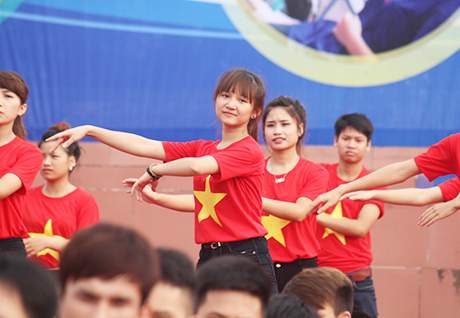Tuổi trẻ Thái Nguyên nhảy flashmob ra quân mùa hè tình nguyện 2015 6