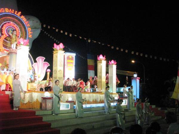 Tăng ni phật tử hân hoan mừng Đại lễ Phật đản 3