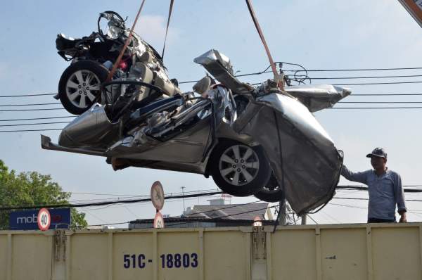 Tài xế container ngủ gật khi tông nát xe con khiến 5 người thiệt mạng? 3
