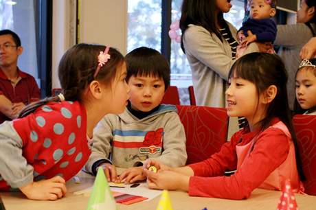 Vui Tết Thiếu nhi cùng các em nhỏ Việt Nam tại Canberra 2