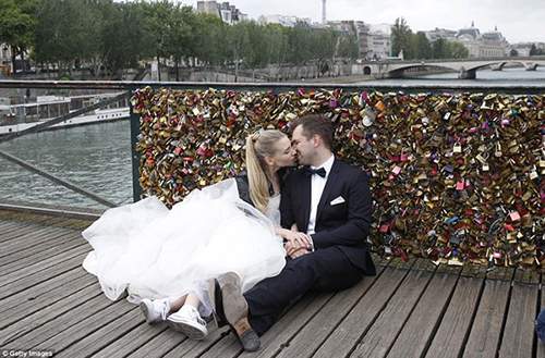 Hình ảnh Paris chính thức phá dỡ hàng trăm nghìn “biểu tượng tình yêu“ 3
