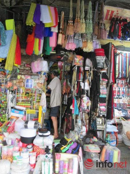 "Sửng sốt" với những cửa hàng siêu nhỏ, siêu đắt ở Hà Nội 27