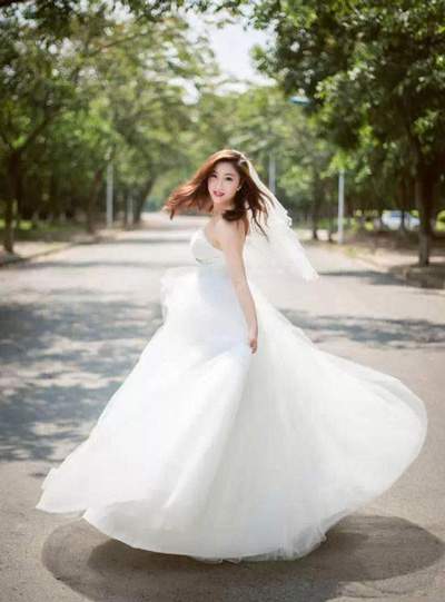 Trào lưu dùng váy cưới chụp ảnh kỷ yếu của nữ sinh Trung Quốc 18