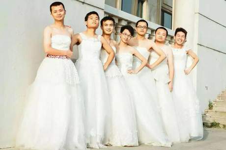 Trào lưu dùng váy cưới chụp ảnh kỷ yếu của nữ sinh Trung Quốc 22