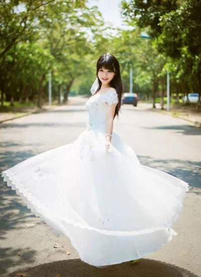 Trào lưu dùng váy cưới chụp ảnh kỷ yếu của nữ sinh Trung Quốc 9