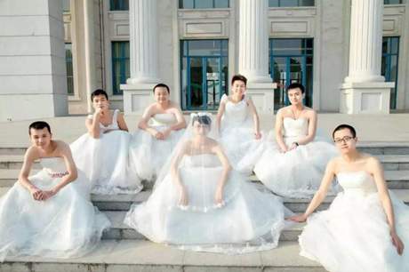 Trào lưu dùng váy cưới chụp ảnh kỷ yếu của nữ sinh Trung Quốc 21