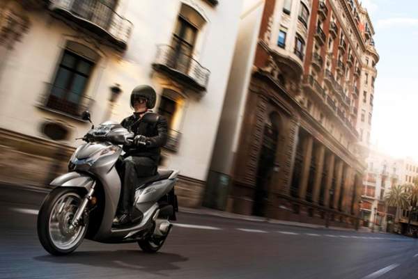 Honda SH300i 2016 ra mắt với giá gần 6.000 USD 2