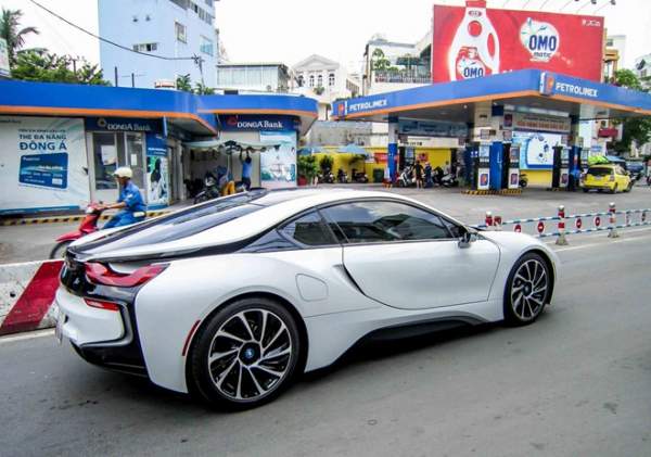 Siêu xe BMW i8 ở Sài Gòn giá trên 7 tỷ đồng 2