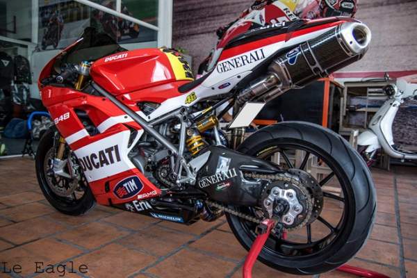 Ducati 848 Evo độ pô titan hàng độc ở Sài Gòn 2