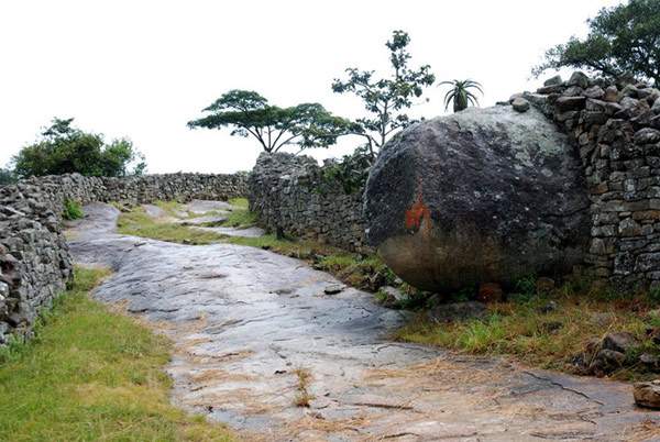 Bí ẩn kinh ngạc của vương quốc đá Đại Zimbabwe 9