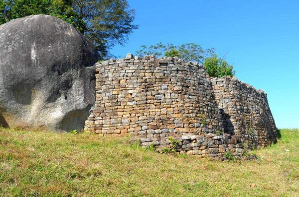 Bí ẩn kinh ngạc của vương quốc đá Đại Zimbabwe 11