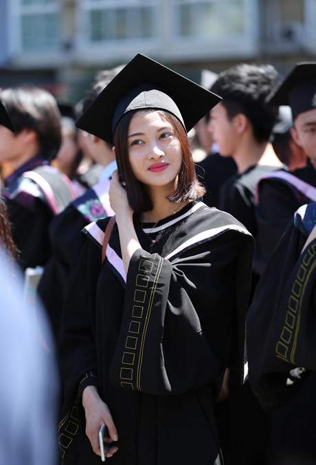Nữ sinh Học viện Điện ảnh Bắc Kinh rạng ngời ngày tốt nghiệp 6
