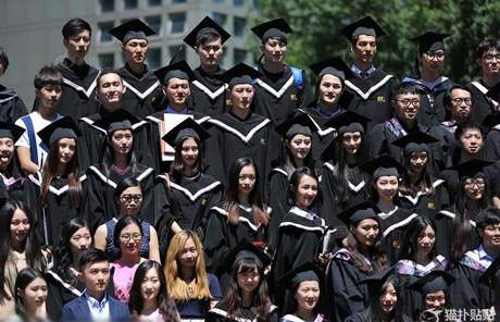 Nữ sinh Học viện Điện ảnh Bắc Kinh rạng ngời ngày tốt nghiệp 10