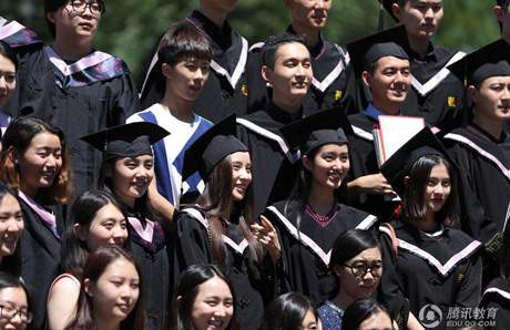 Nữ sinh Học viện Điện ảnh Bắc Kinh rạng ngời ngày tốt nghiệp 11