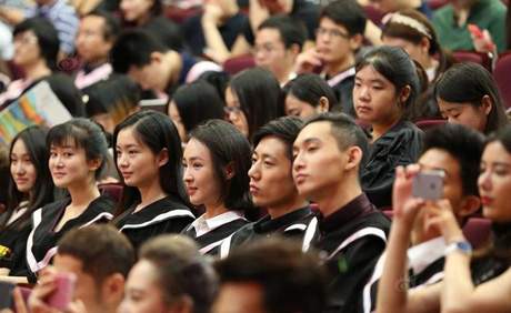 Nữ sinh Học viện Điện ảnh Bắc Kinh rạng ngời ngày tốt nghiệp 4