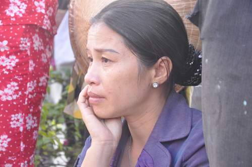 Thảm sát ở Bình Phước: Nghìn người tiễn 6 nạn nhân 2