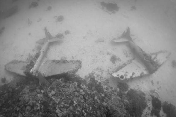 "Nghĩa địa" máy bay khổng lồ từ Thế Chiến II dưới đáy đại dương 2
