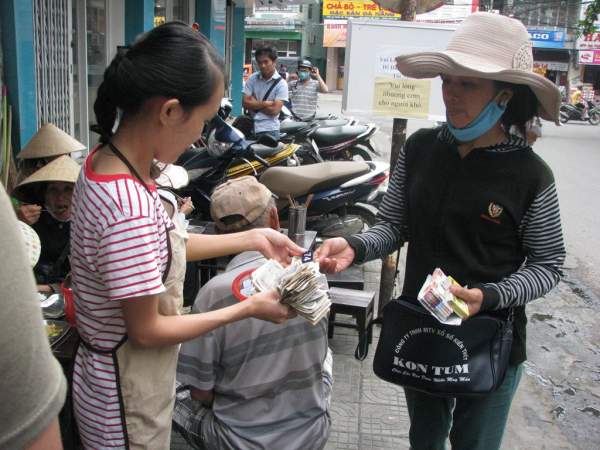 Ấm lòng quán cơm 2.000 đồng cho người nghèo giữa Đà Nẵng 7