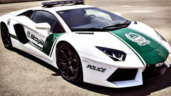 10 siêu xe đáng thèm muốn của cảnh sát Dubai năm 2015 10