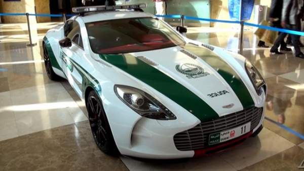 10 siêu xe đáng thèm muốn của cảnh sát Dubai năm 2015 6