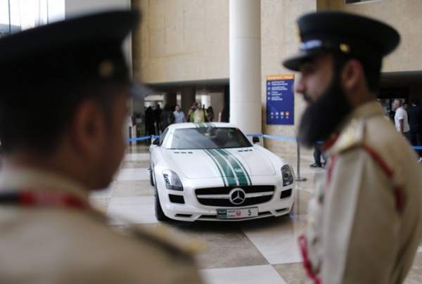 10 siêu xe đáng thèm muốn của cảnh sát Dubai năm 2015 7