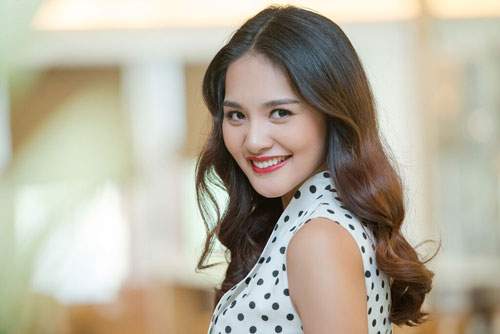 Angela Phương Trinh nâng tầm nhan sắc với sóng tóc gợi cảm 24
